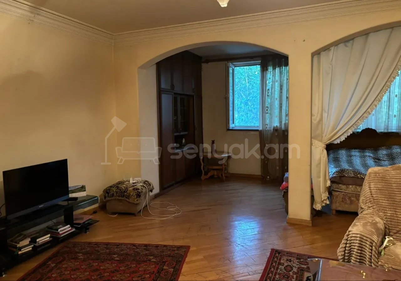 3 Սենյականոց Բնակարան Քարե Շենքում, 70քմ, 5/5 հարկ, Կապիտալ Վերանորոգված, Կահավորված