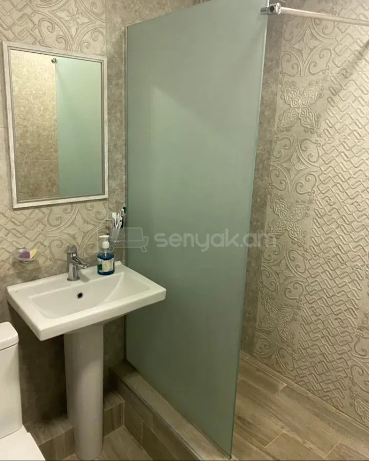 2 Սենյականոց Բնակարան Քարե Շենքում, 60քմ, 3/5 հարկ, Կապիտալ Վերանորոգված, Կահավորված