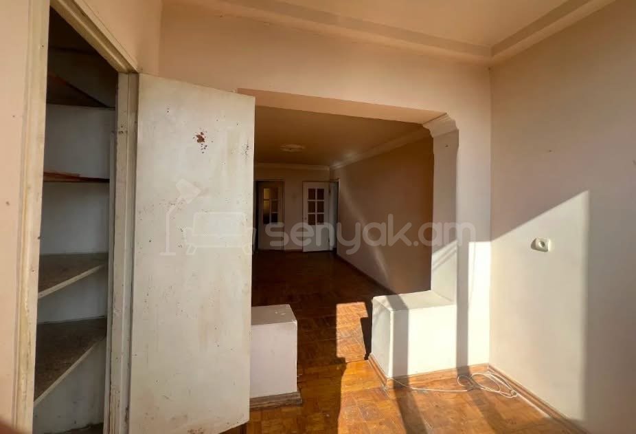 3 Սենյականոց Բնակարան, 73քմ, 4/4 հարկ, Նորմալ Վիճակում