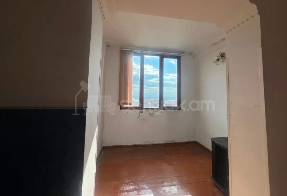 3 Սենյականոց Բնակարան, 73քմ, 4/4 հարկ, Նորմալ Վիճակում