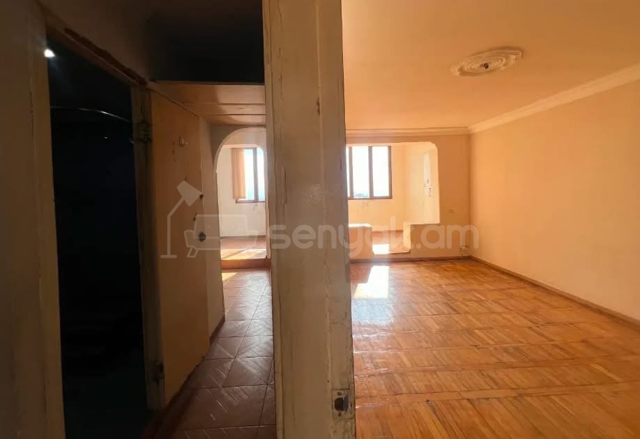 3 Սենյականոց Բնակարան, 73քմ, 4/4 հարկ, Նորմալ Վիճակում