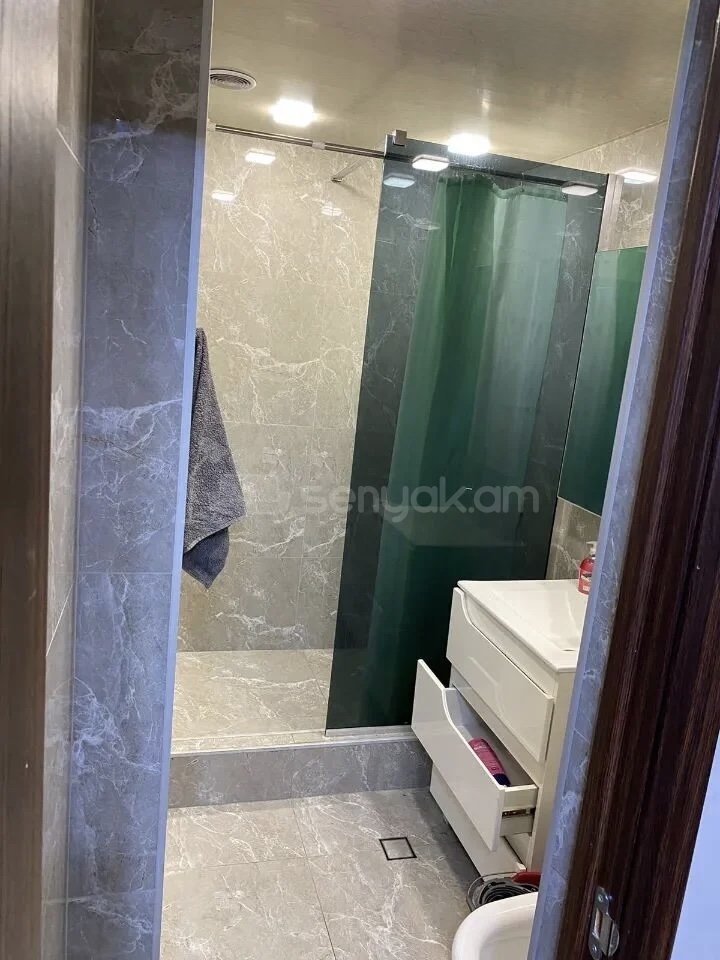2 Սենյականոց Բնակարան Քարե Շենքում, 70քմ, 2/7 հարկ, Կապիտալ Վերանորոգված