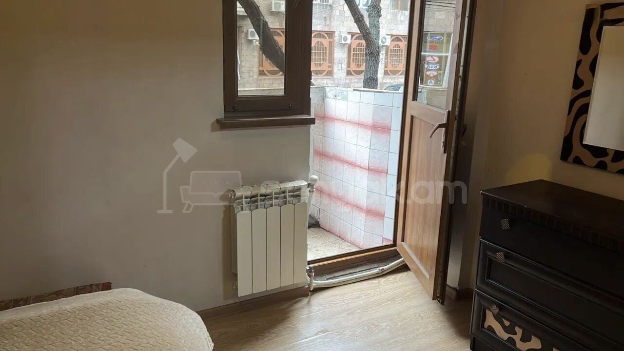 2 Սենյականոց Բնակարան Քարե Շենքում, 70քմ, 2/7 հարկ, Կապիտալ Վերանորոգված