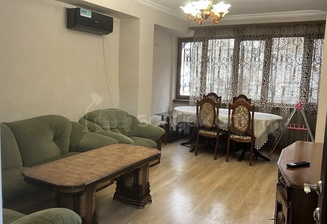 2 Սենյականոց Բնակարան Քարե Շենքում, 70քմ, 2/7 հարկ, Կապիտալ Վերանորոգված