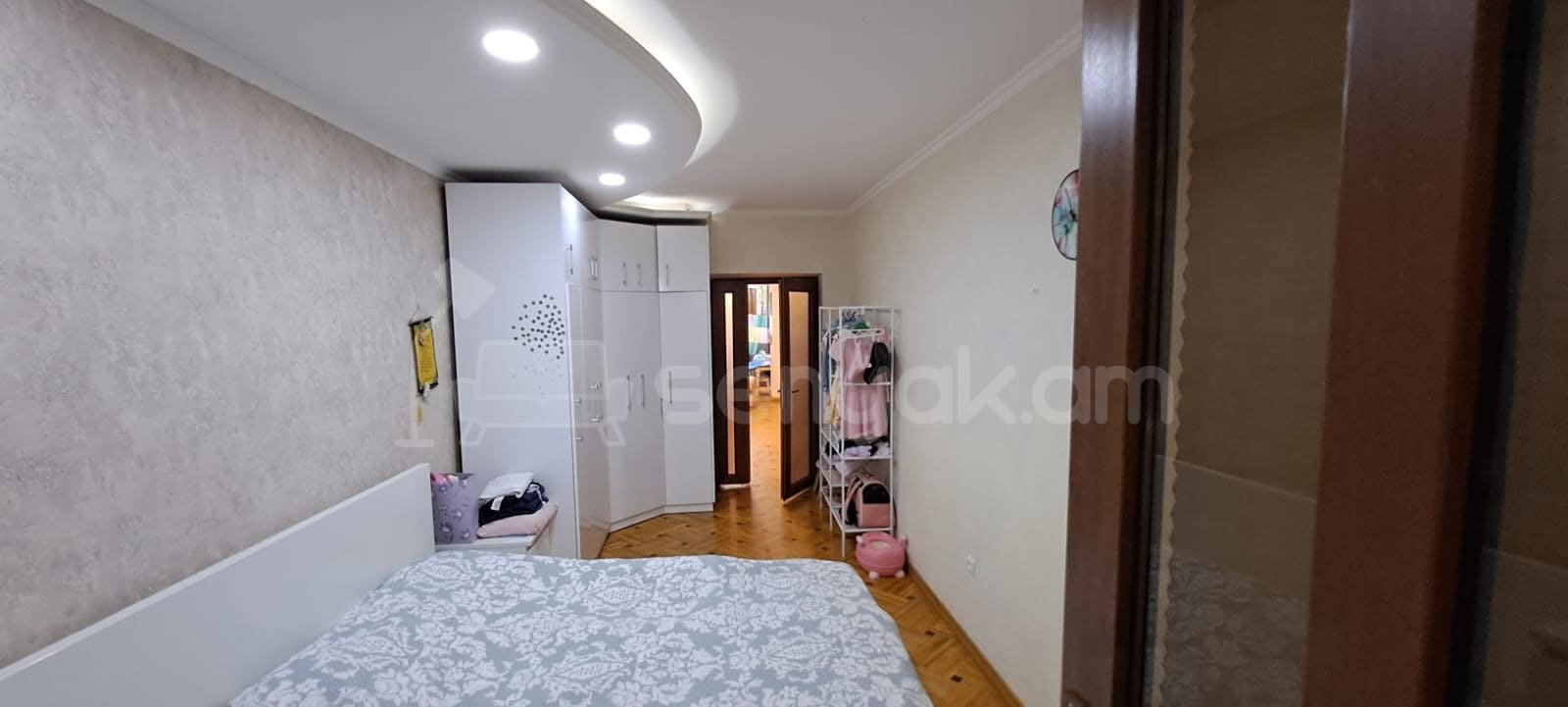 3 Սենյականոց Բնակարան Քարե Շենքում, 82քմ, 2/5 հարկ, Կապիտալ Վերանորոգված