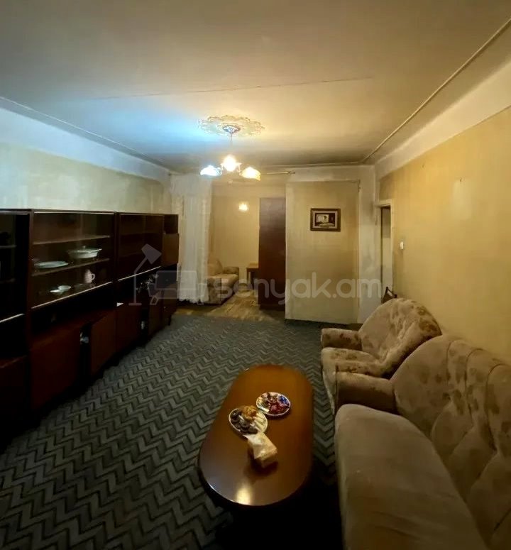 3 Սենյականոց Բնակարան Քարե Շենքում, 82քմ, 2/5 հարկ, Պետական Վիճակում