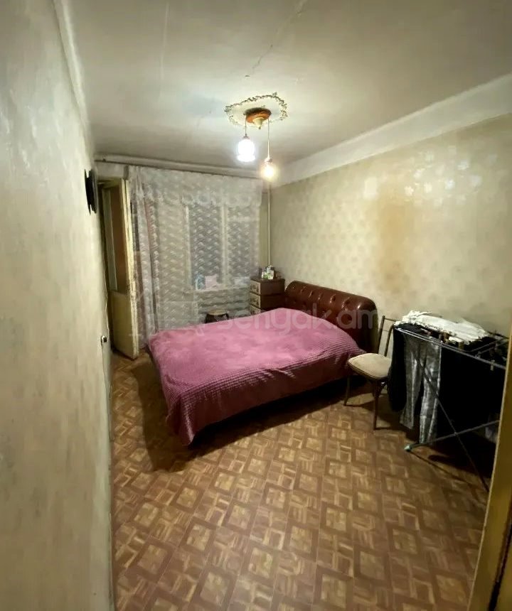 3 Սենյականոց Բնակարան Քարե Շենքում, 82քմ, 2/5 հարկ, Պետական Վիճակում
