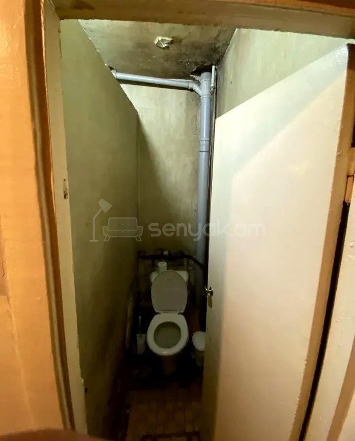3 Սենյականոց Բնակարան Քարե Շենքում, 82քմ, 2/5 հարկ, Պետական Վիճակում