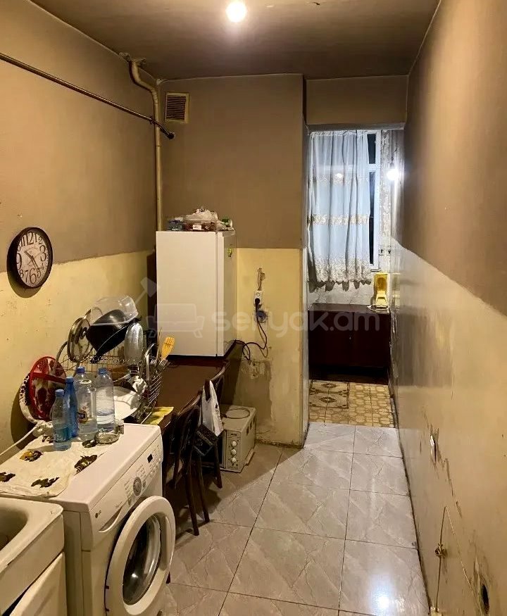 3 Սենյականոց Բնակարան Քարե Շենքում, 82քմ, 2/5 հարկ, Պետական Վիճակում