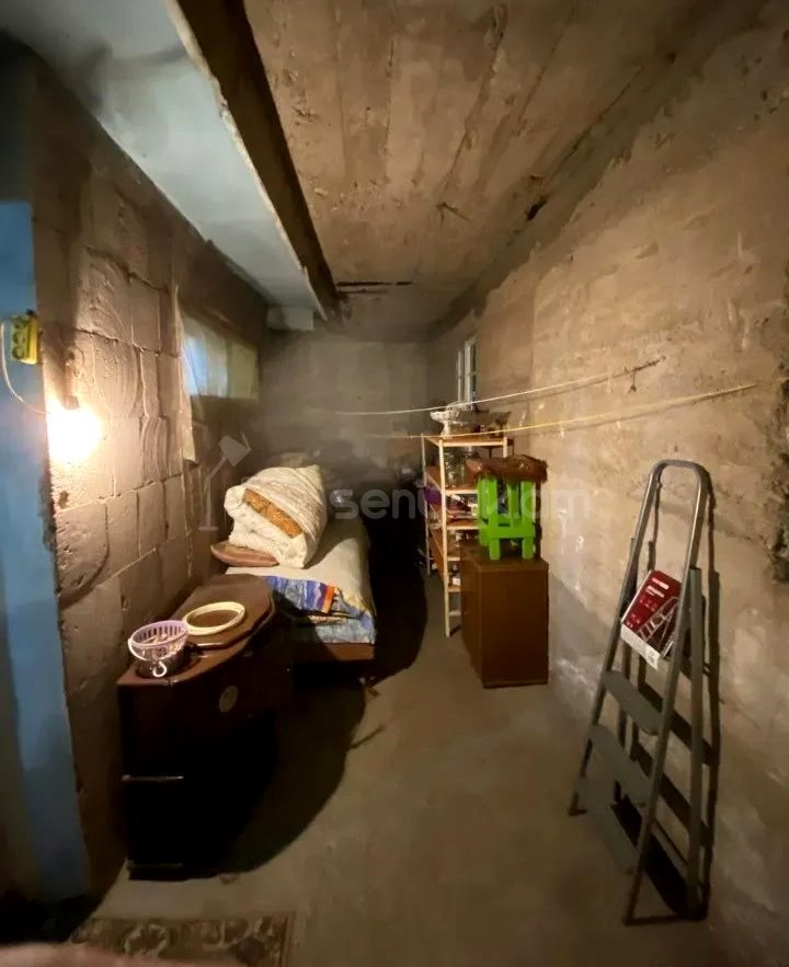 3 Սենյականոց Բնակարան Քարե Շենքում, 82քմ, 2/5 հարկ, Պետական Վիճակում
