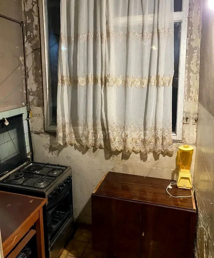 3 Սենյականոց Բնակարան Քարե Շենքում, 82քմ, 2/5 հարկ, Պետական Վիճակում