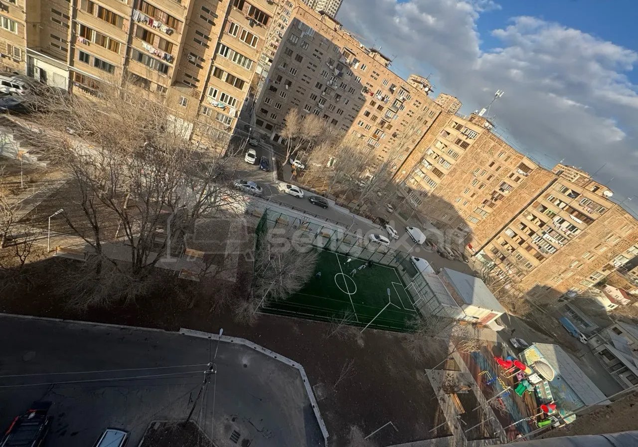 3 Սենյականոց Բնակարան, 100քմ, 8/9 հարկ, Պետական Վիճակում