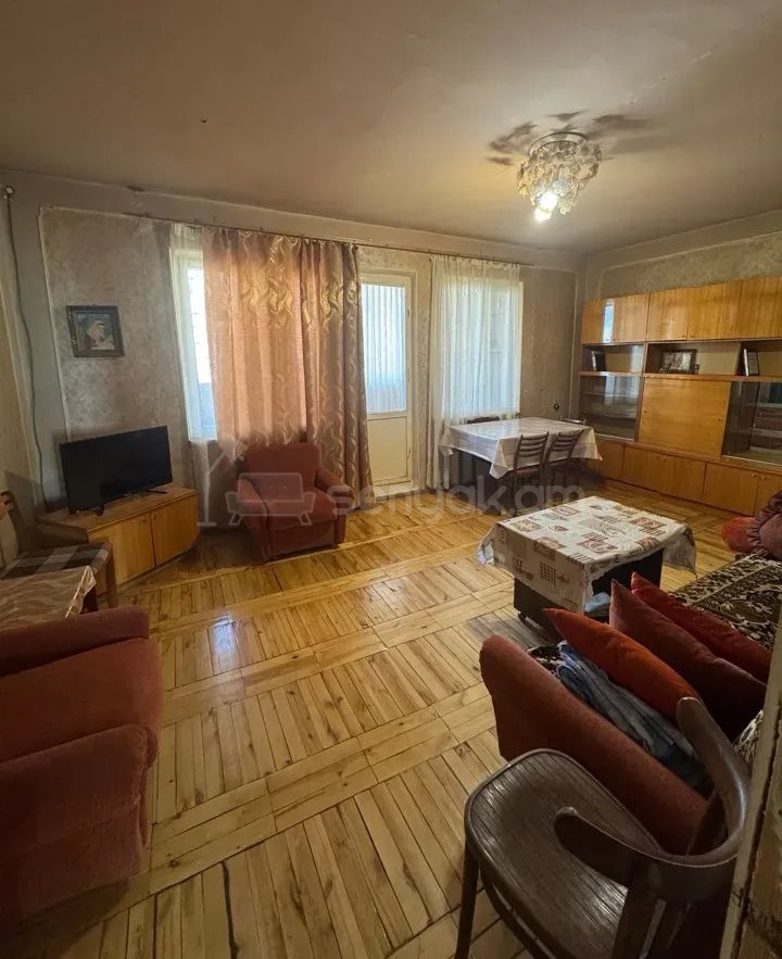 3 Սենյականոց Բնակարան, 100քմ, 8/9 հարկ, Պետական Վիճակում