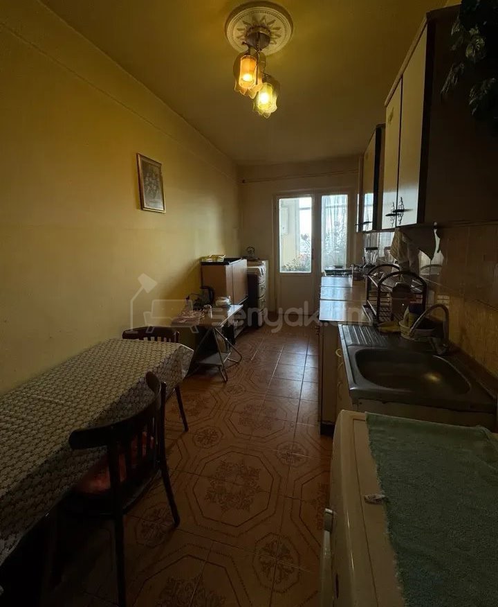 3 Սենյականոց Բնակարան, 100քմ, 8/9 հարկ, Պետական Վիճակում