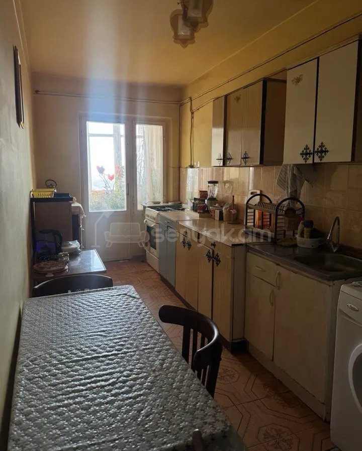 3 Սենյականոց Բնակարան, 100քմ, 8/9 հարկ, Պետական Վիճակում
