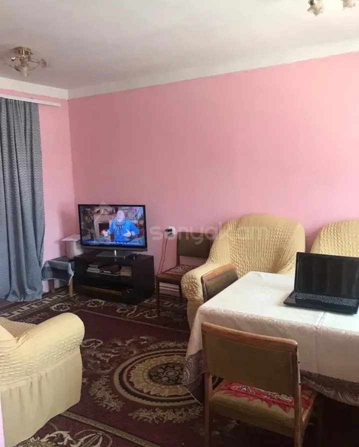 4 Սենյականոց Բնակարան Քարե Շենքում, 99քմ, 2/4 հարկ, Նորմալ Վիճակում