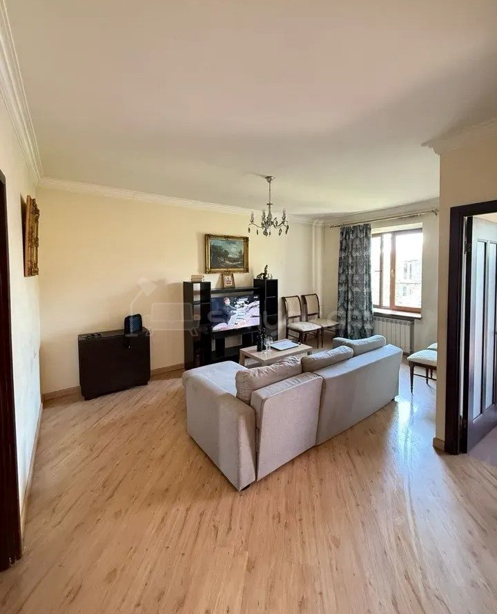 2 Սենյականոց Բնակարան Քարե Շենքում, 58քմ, 5/5 հարկ, Կապիտալ Վերանորոգված