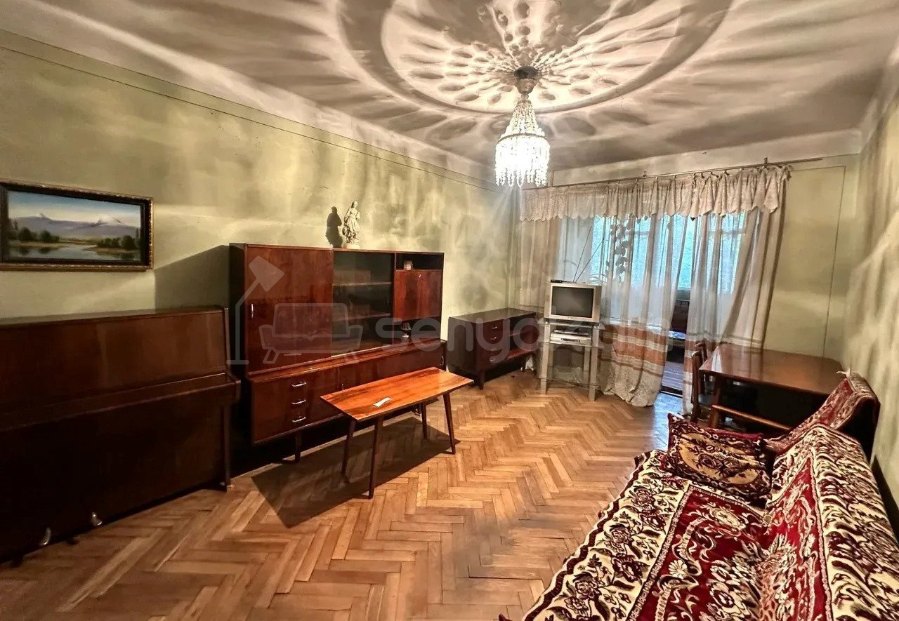 3 Սենյականոց Բնակարան Քարե Շենքում, 96քմ, 1/5 հարկ, Պետական Վիճակում