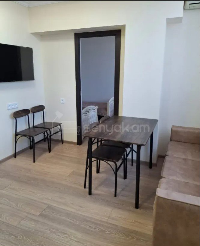 2 Սենյականոց Բնակարան, 40քմ, 4/12 հարկ, Կապիտալ Վերանորոգված, Կահավորված
