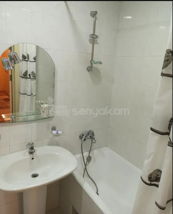 2 Սենյականոց Բնակարան Քարե Շենքում, 70քմ, 2/5 հարկ, Կապիտալ Վերանորոգված, Կահավորված