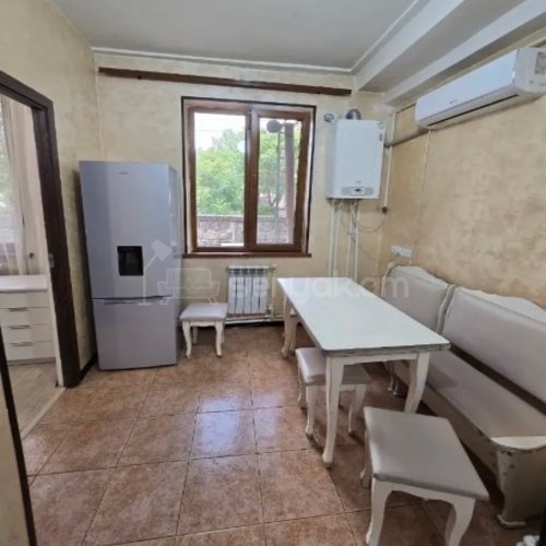 3 Սենյականոց Բնակարան Քարե Շենքում, 62քմ, 1/4 հարկ, Կապիտալ Վերանորոգված, Կահավորված, Արևկող