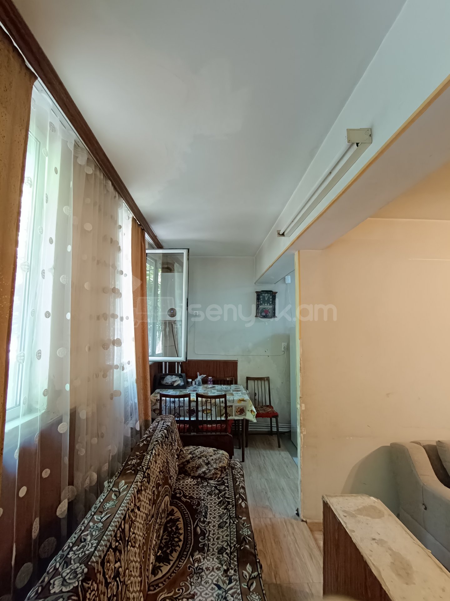 3 Սենյականոց Բնակարան Քարե Շենքում, 70քմ, 1/5 հարկ, Կոսմետիկ Վերանորոգված