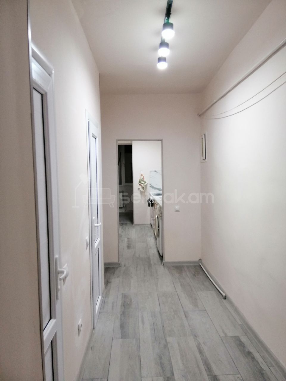 3 Սենյականոց Բնակարան Քարե Շենքում, 67քմ, 5/5 հարկ, Կապիտալ Վերանորոգված, Կահավորված, Արևկող