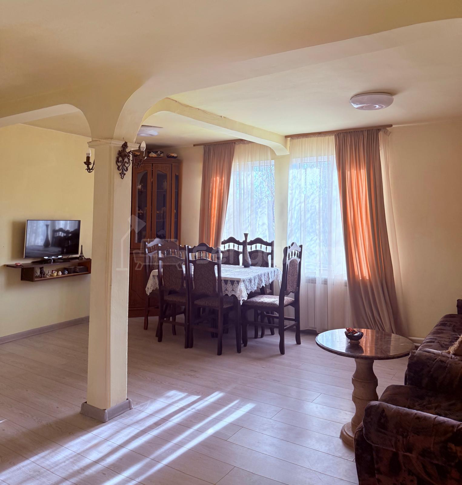 8 Սենյականոց Սեփական Տուն, 340քմ, Կապիտալ Վերանորոգված