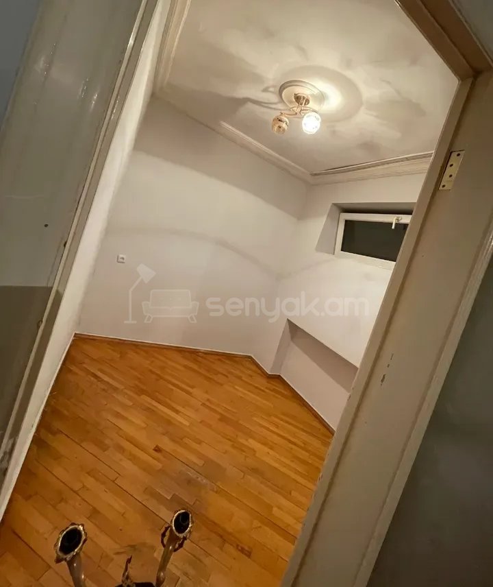 2 Սենյականոց Բնակարան Քարե Շենքում, 56քմ, 1/5 հարկ, Նորմալ Վիճակում