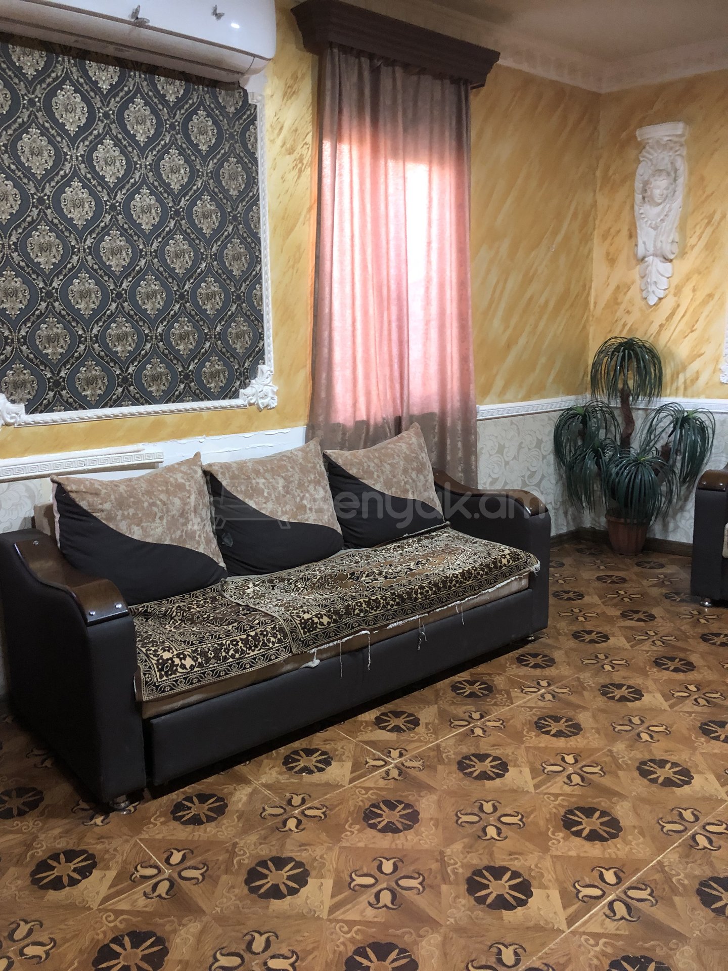 3 Սենյականոց Բնակարան Քարե Շենքում, 80քմ, 1/2 հարկ, Նորմալ Վիճակում