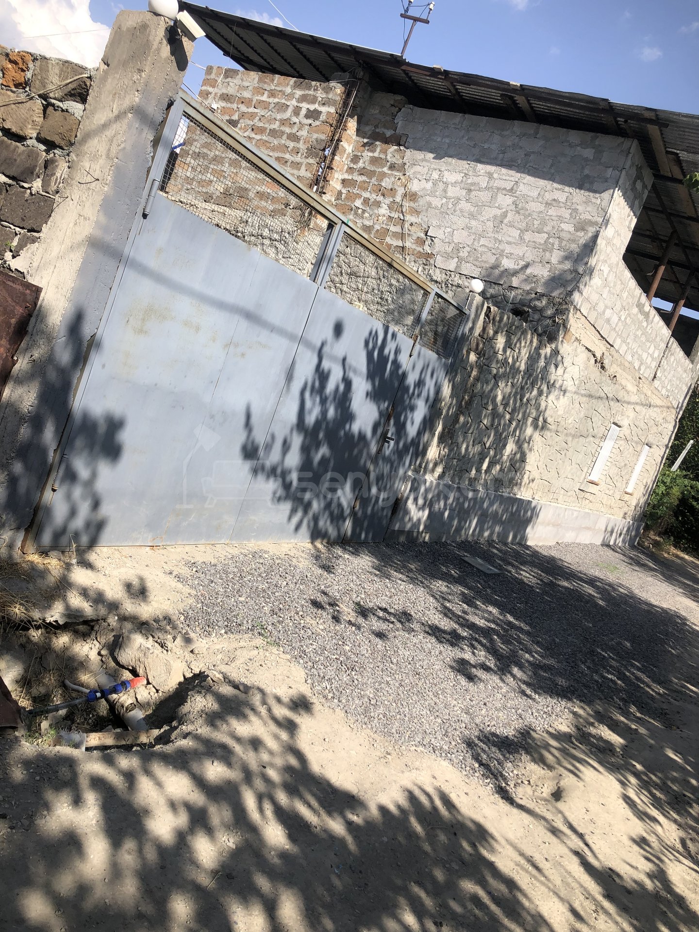 3 Սենյականոց Բնակարան Քարե Շենքում, 80քմ, 1/2 հարկ, Նորմալ Վիճակում