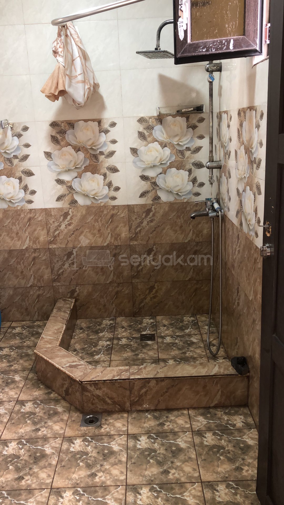 3 Սենյականոց Բնակարան Քարե Շենքում, 80քմ, 1/2 հարկ, Նորմալ Վիճակում