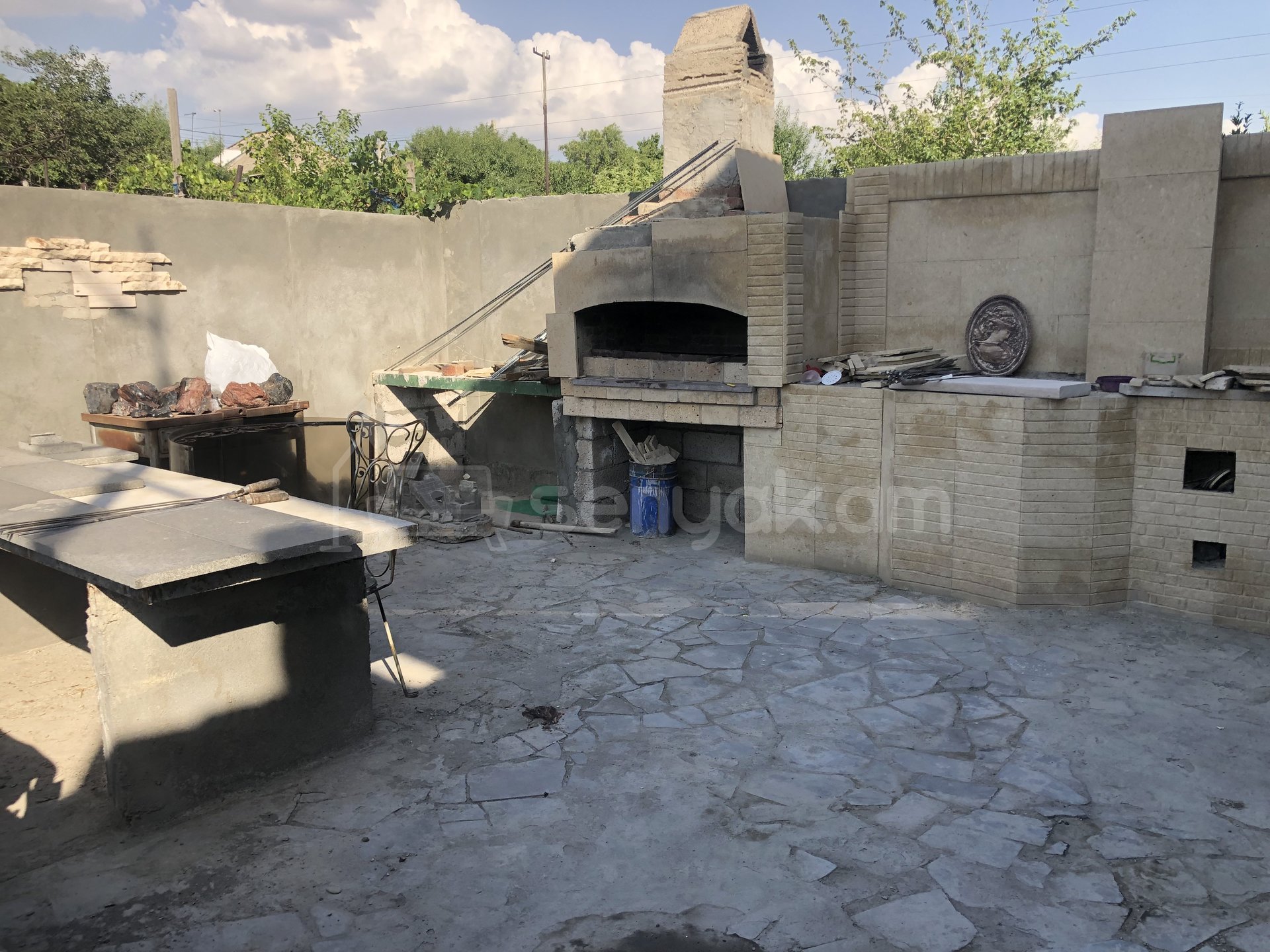 3 Սենյականոց Բնակարան Քարե Շենքում, 80քմ, 1/2 հարկ, Նորմալ Վիճակում