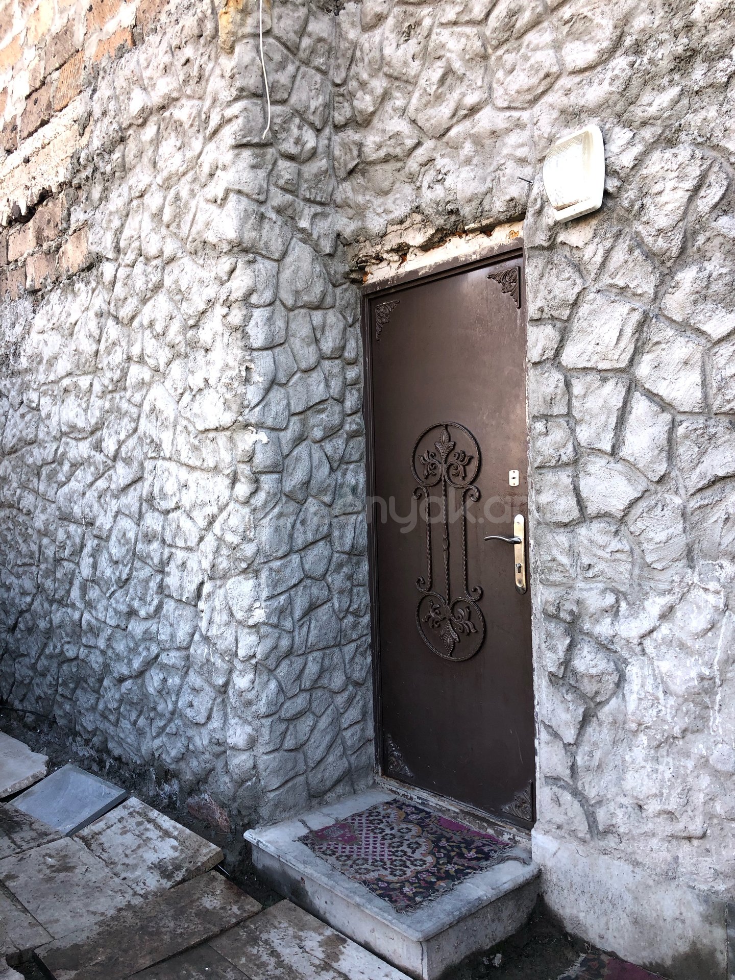 3 Սենյականոց Բնակարան Քարե Շենքում, 80քմ, 1/2 հարկ, Նորմալ Վիճակում