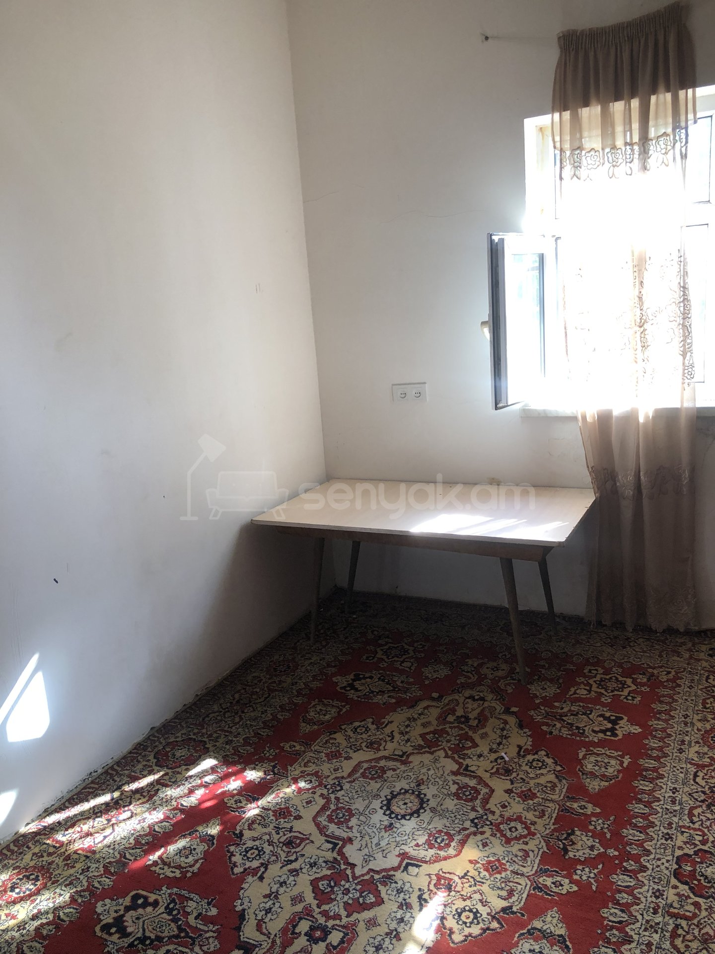 3 Սենյականոց Բնակարան Քարե Շենքում, 80քմ, 1/2 հարկ, Նորմալ Վիճակում