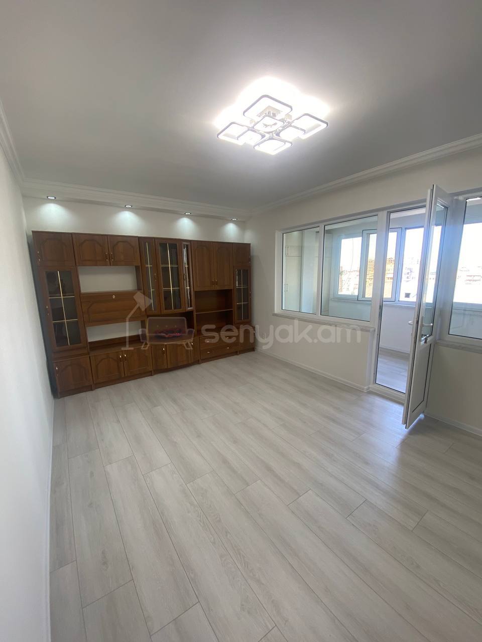 3 Սենյականոց Բնակարան, 65քմ, 4/9 հարկ, Կապիտալ Վերանորոգված, Մասամբ Կահավորված, Արևկող