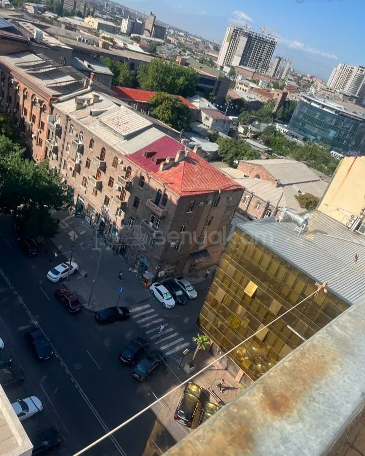 3 Սենյականոց Բնակարան, 95քմ, 10/10 հարկ, Նորմալ Վիճակում, Կահավորված, Արևկող