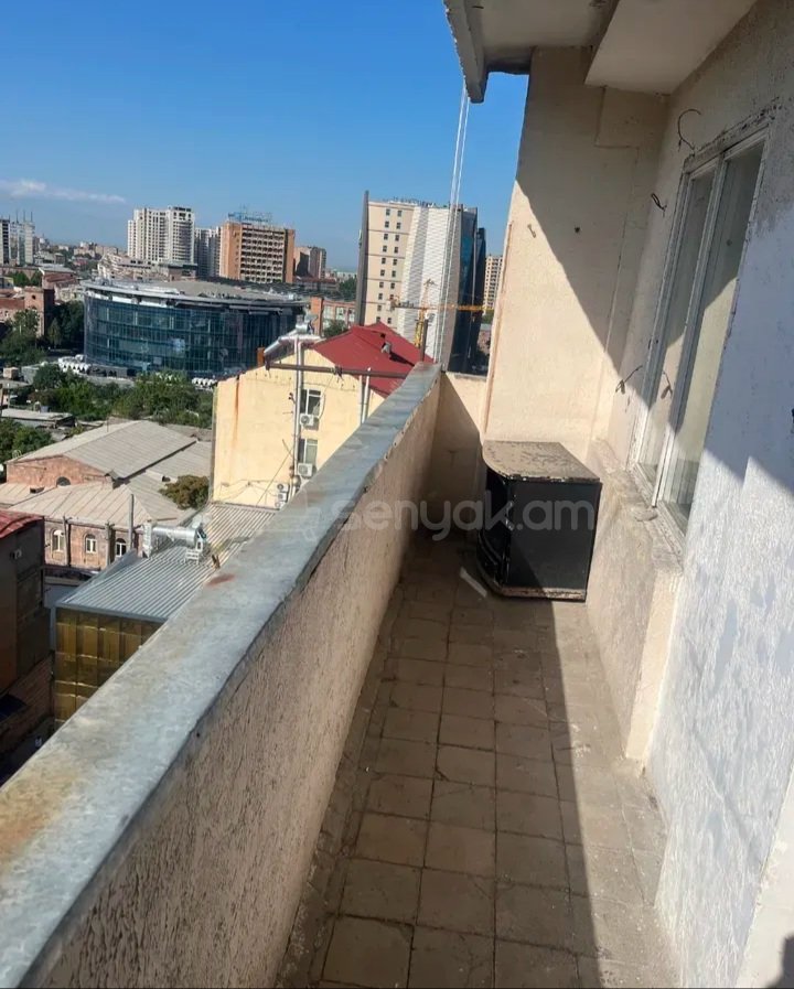 3 Սենյականոց Բնակարան, 95քմ, 10/10 հարկ, Նորմալ Վիճակում, Կահավորված, Արևկող