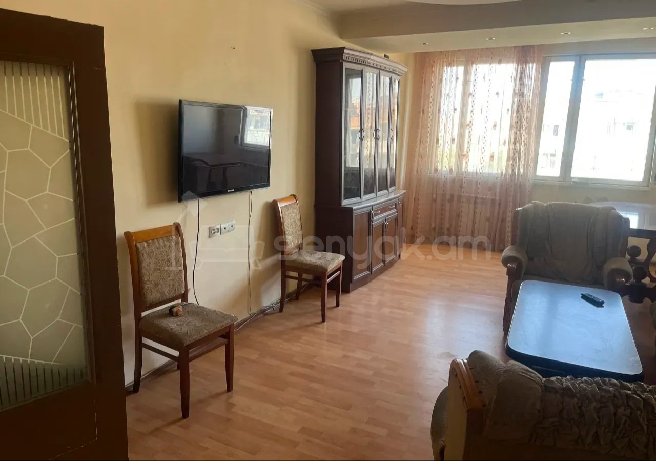 3 Սենյականոց Բնակարան, 95քմ, 10/10 հարկ, Նորմալ Վիճակում, Կահավորված, Արևկող