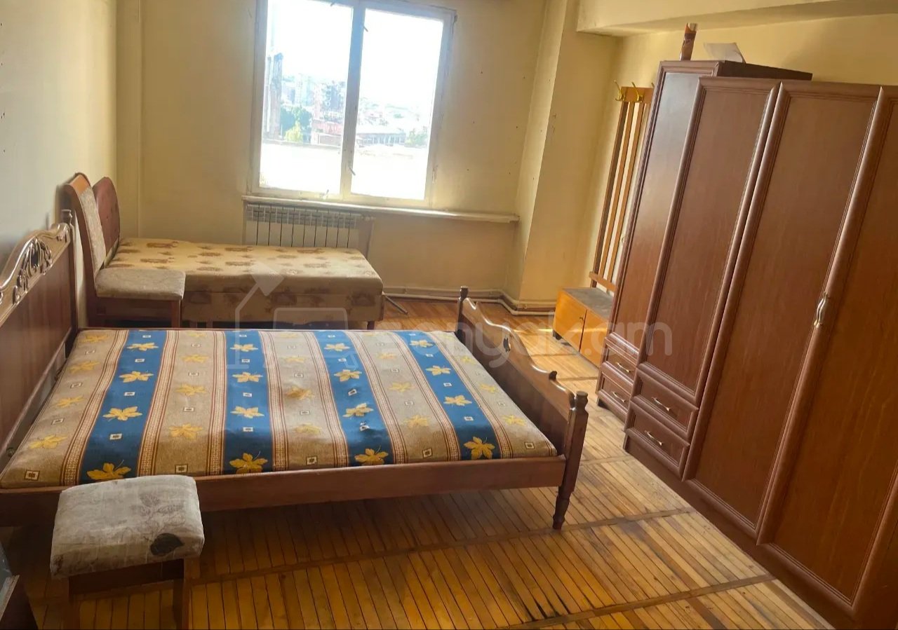 3 Սենյականոց Բնակարան, 95քմ, 10/10 հարկ, Նորմալ Վիճակում, Կահավորված, Արևկող