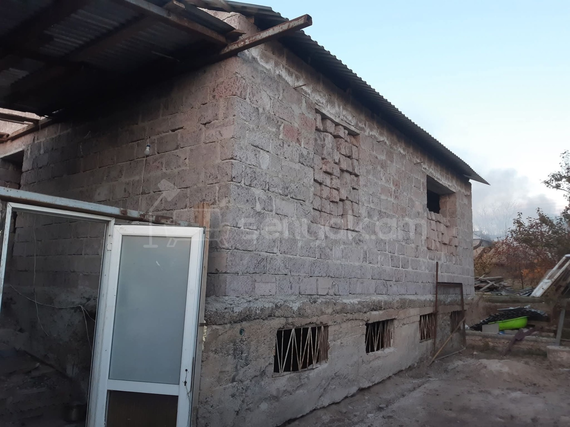 2 Սենյականոց Ամառանոց, 75քմ, Լողավազանով