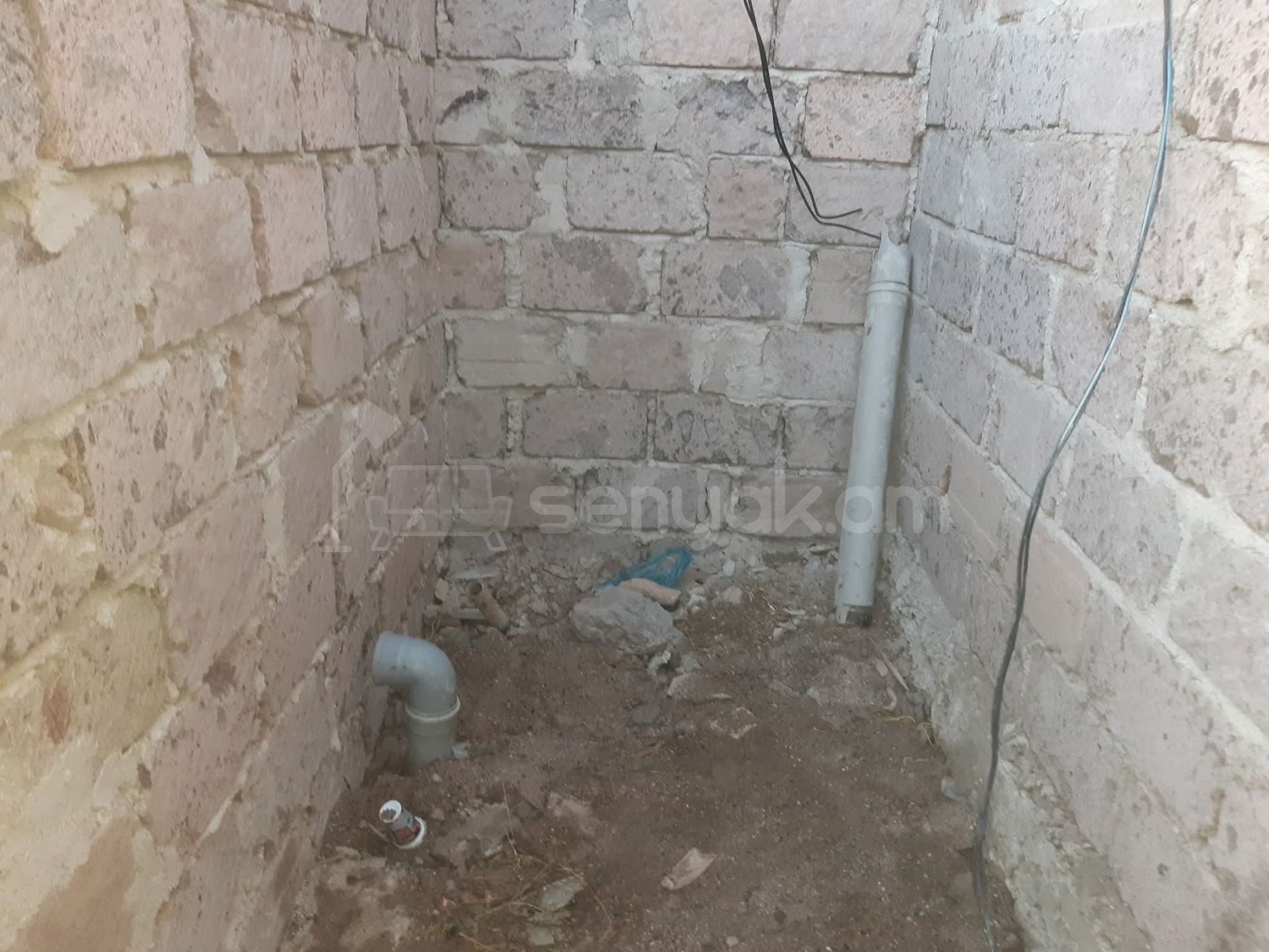 2 Սենյականոց Ամառանոց, 75քմ, Լողավազանով