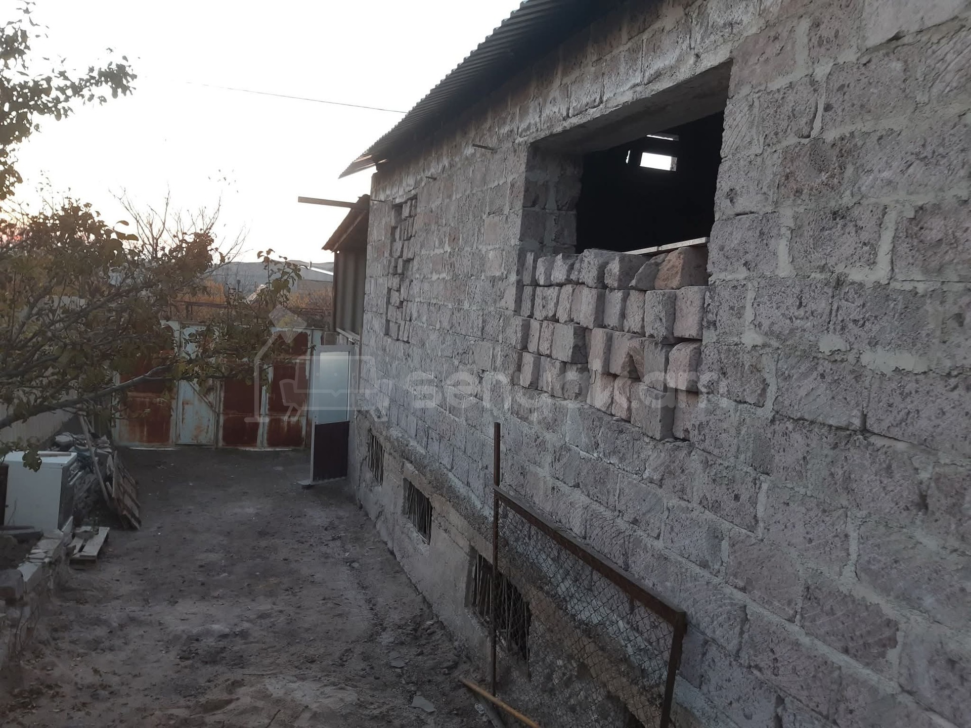 2 Սենյականոց Ամառանոց, 75քմ, Լողավազանով