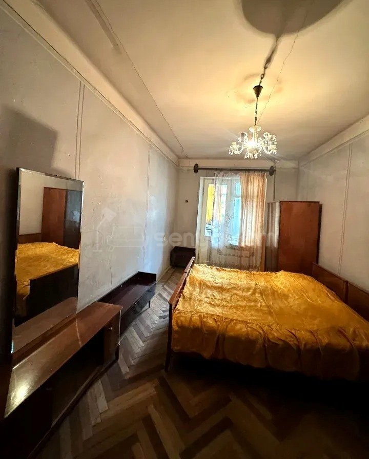 3 Սենյականոց Բնակարան Քարե Շենքում, 96քմ, 1/5 հարկ, Նորմալ Վիճակում