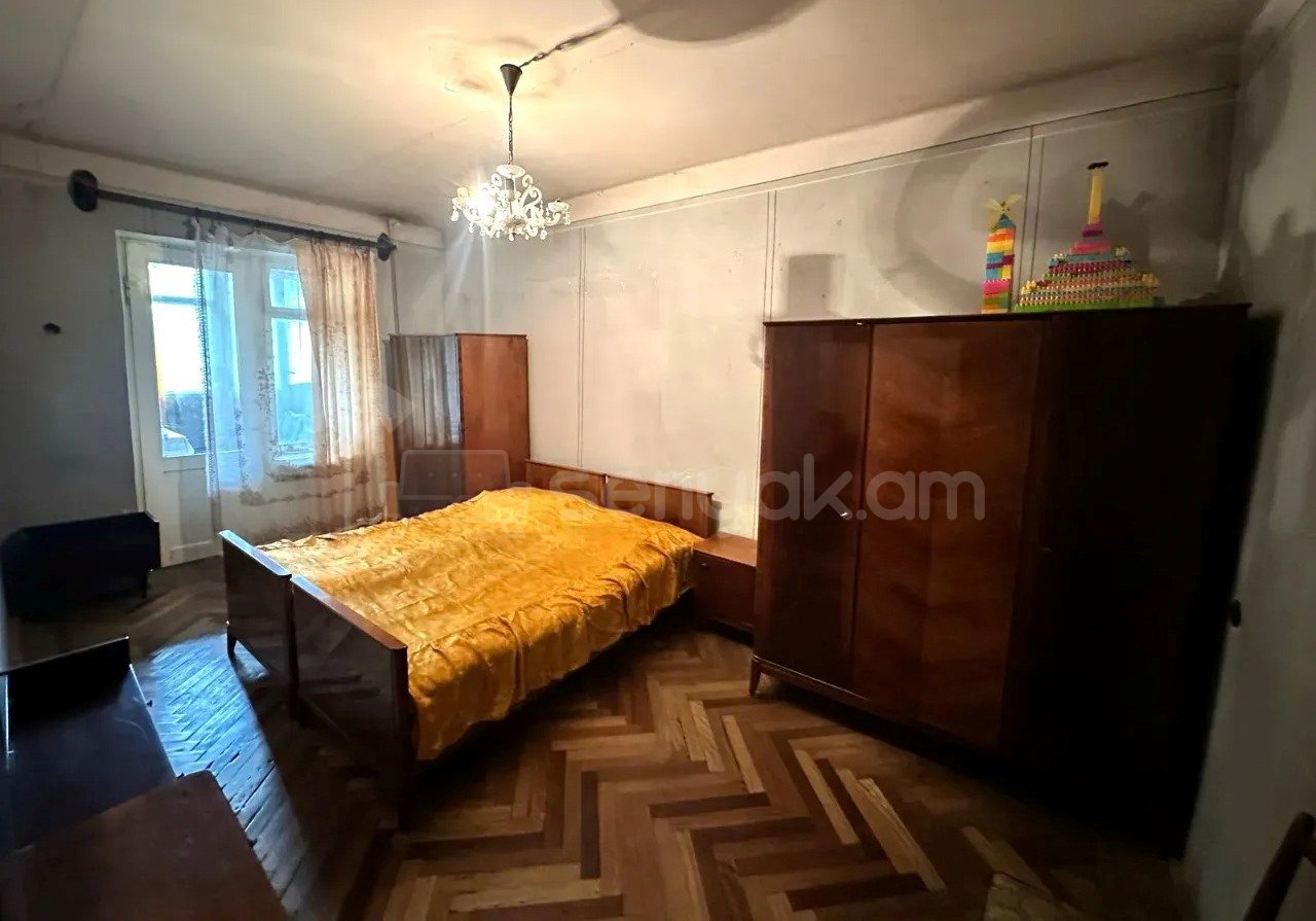3 Սենյականոց Բնակարան Քարե Շենքում, 96քմ, 1/5 հարկ, Նորմալ Վիճակում