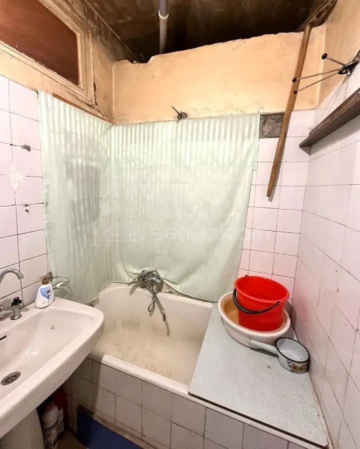 3 Սենյականոց Բնակարան Քարե Շենքում, 96քմ, 1/5 հարկ, Նորմալ Վիճակում