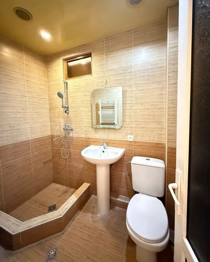 2 Սենյականոց Բնակարան Քարե Շենքում, 58քմ, 5/5 հարկ, Կապիտալ Վերանորոգված