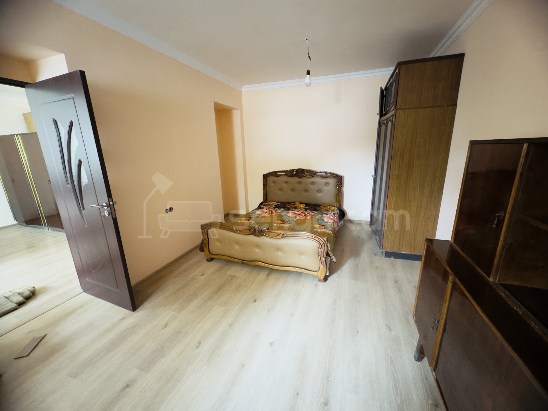 4 Սենյականոց Բնակարան Քարե Շենքում, 100քմ, 1/2 հարկ, Կոսմետիկ Վերանորոգված, Կահավորված, Արևկող