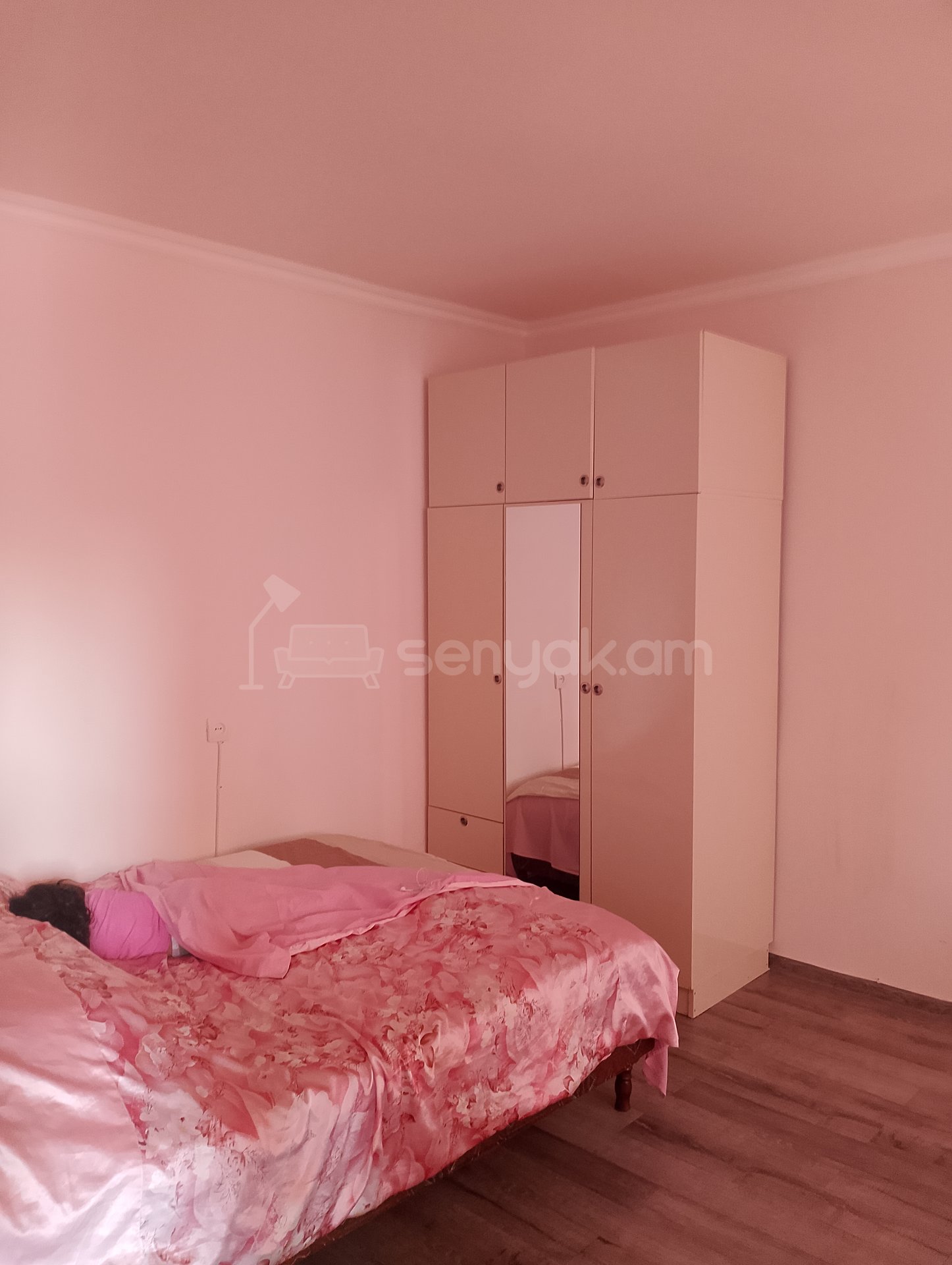1 Սենյականոց Բնակարան Քարե Շենքում, 32քմ, 3/4 հարկ, Նորմալ Վիճակում, Կահավորված, Արևկող