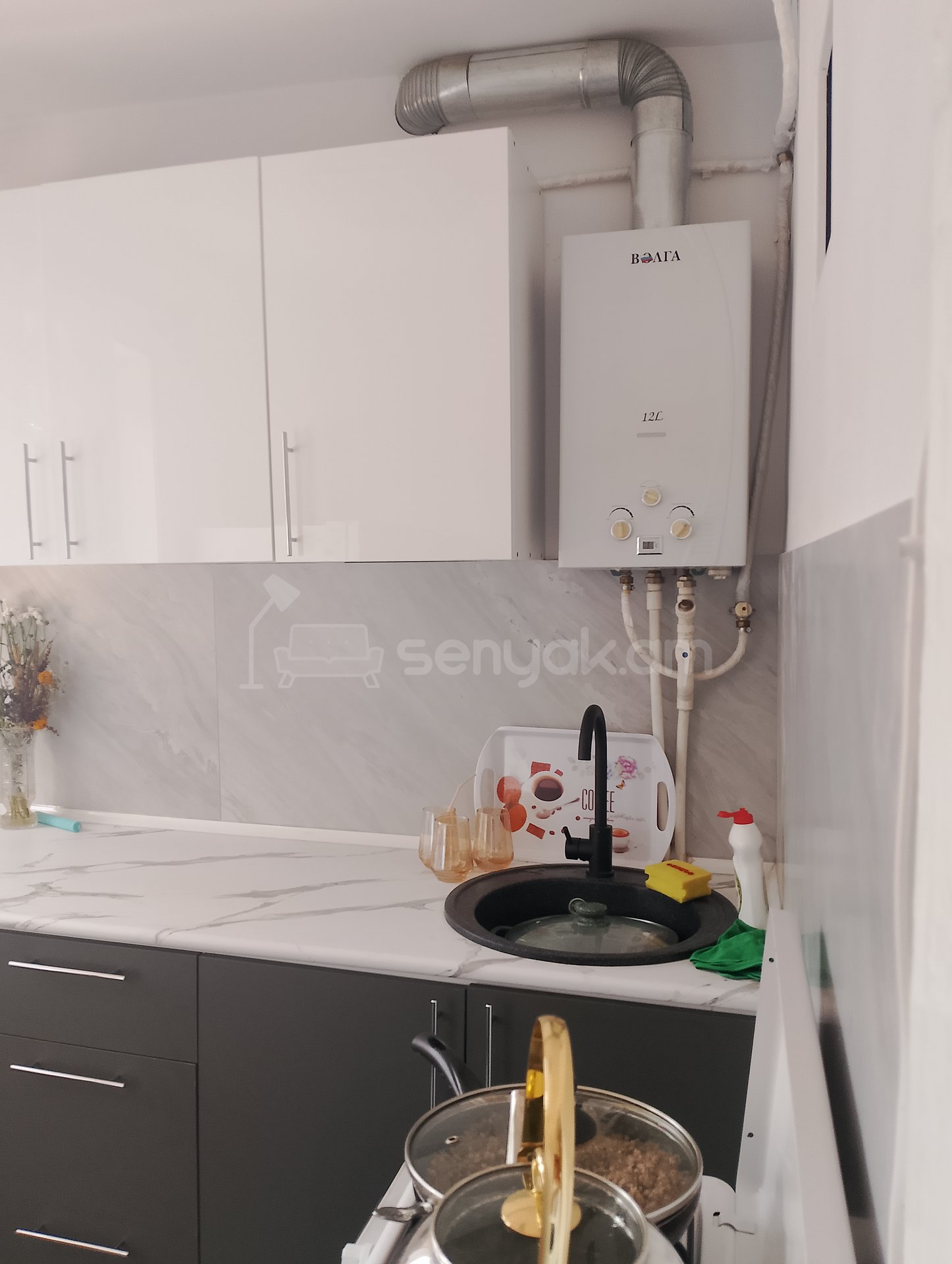 1 Սենյականոց Բնակարան Քարե Շենքում, 32քմ, 3/4 հարկ, Նորմալ Վիճակում, Կահավորված, Արևկող